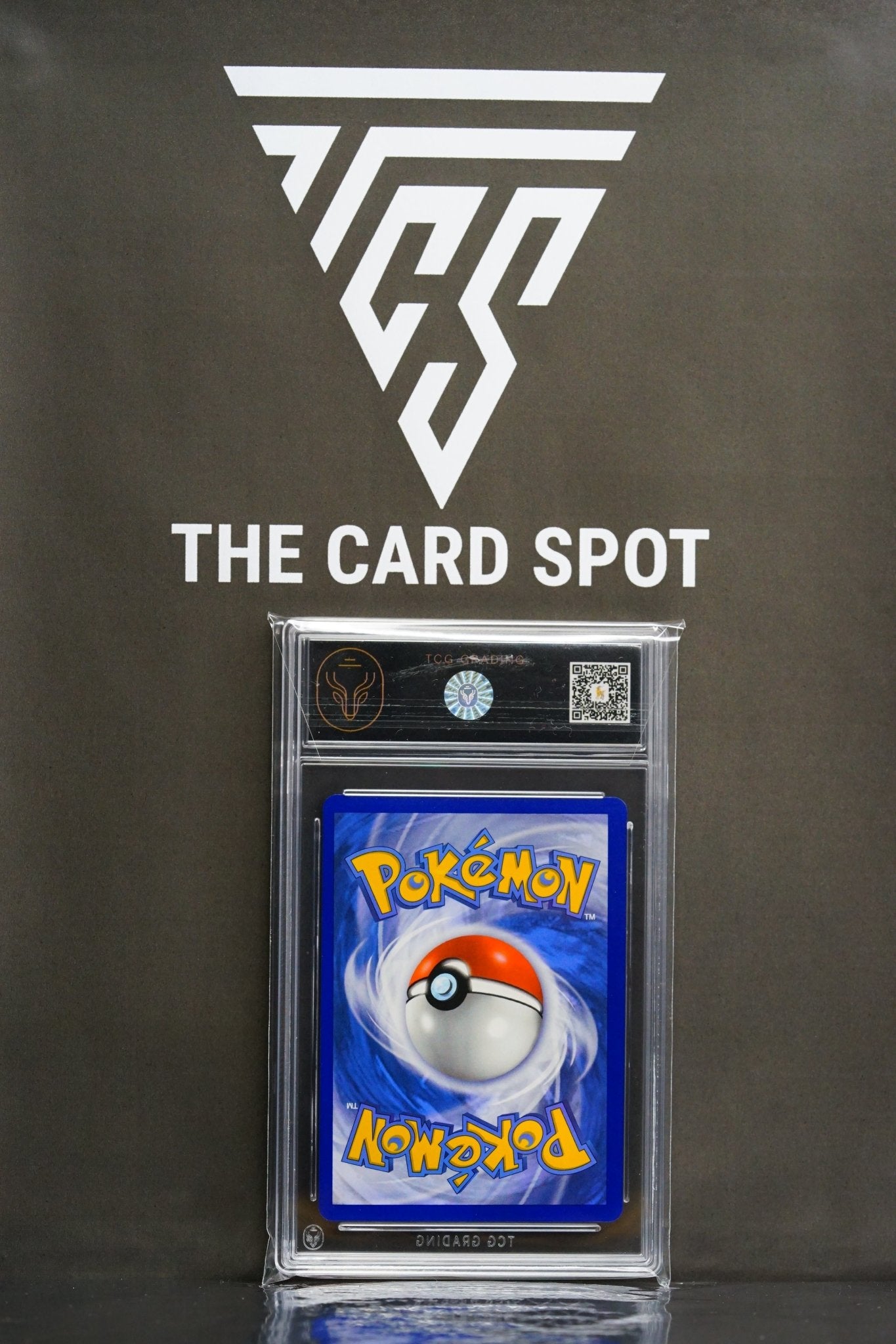 Pokemon Card: Giratina GOLD VSTAR 212/196 - TCG MINT 9 - THE CARD SPOT PTY LTD.GradedThe card spot